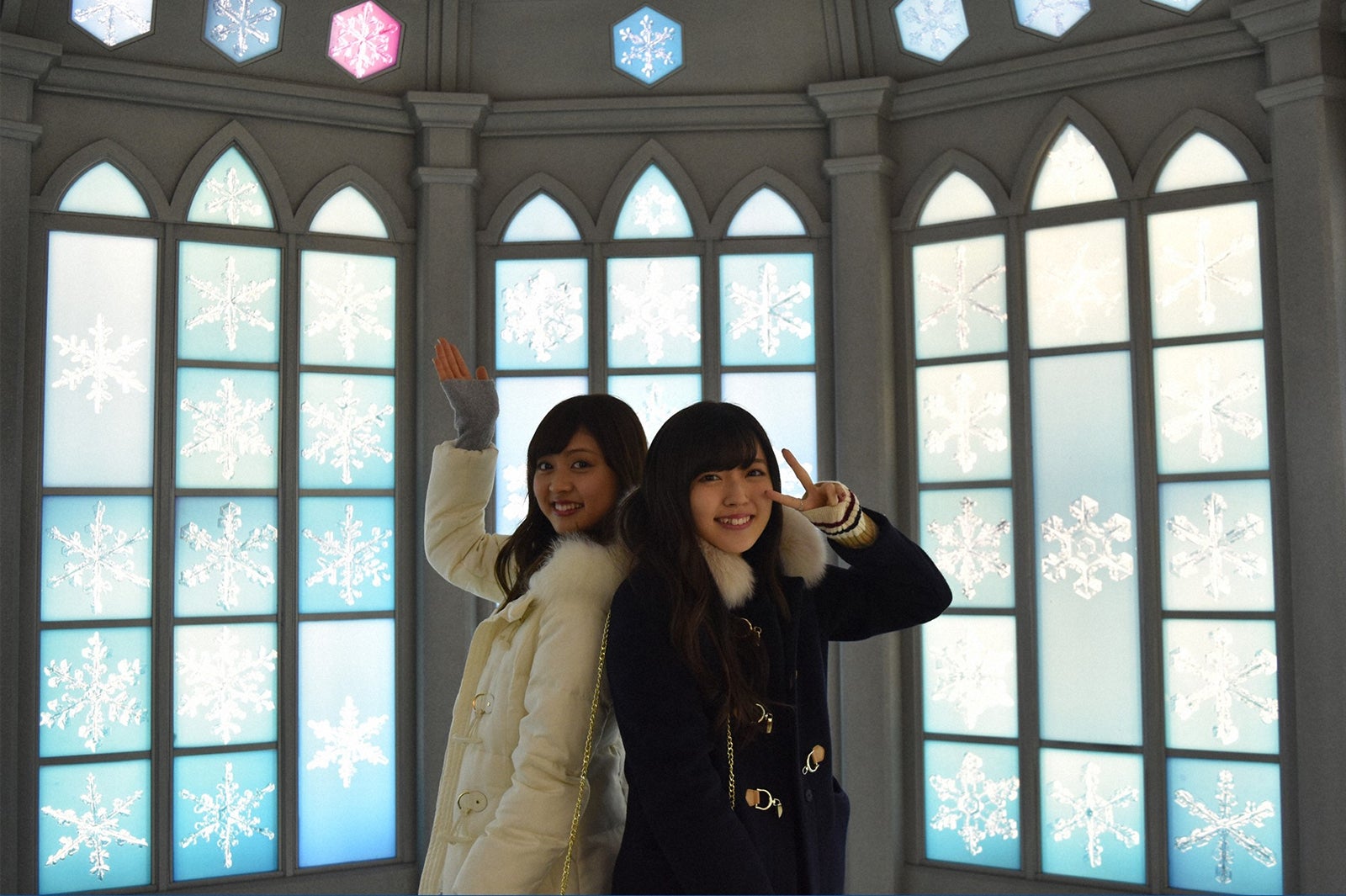 （左から）松元絵里花、鈴木愛理（C）TBS