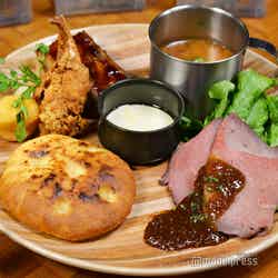 モンスターハンターワイルズ×USJ限定コースターセット(C)モデルプレス