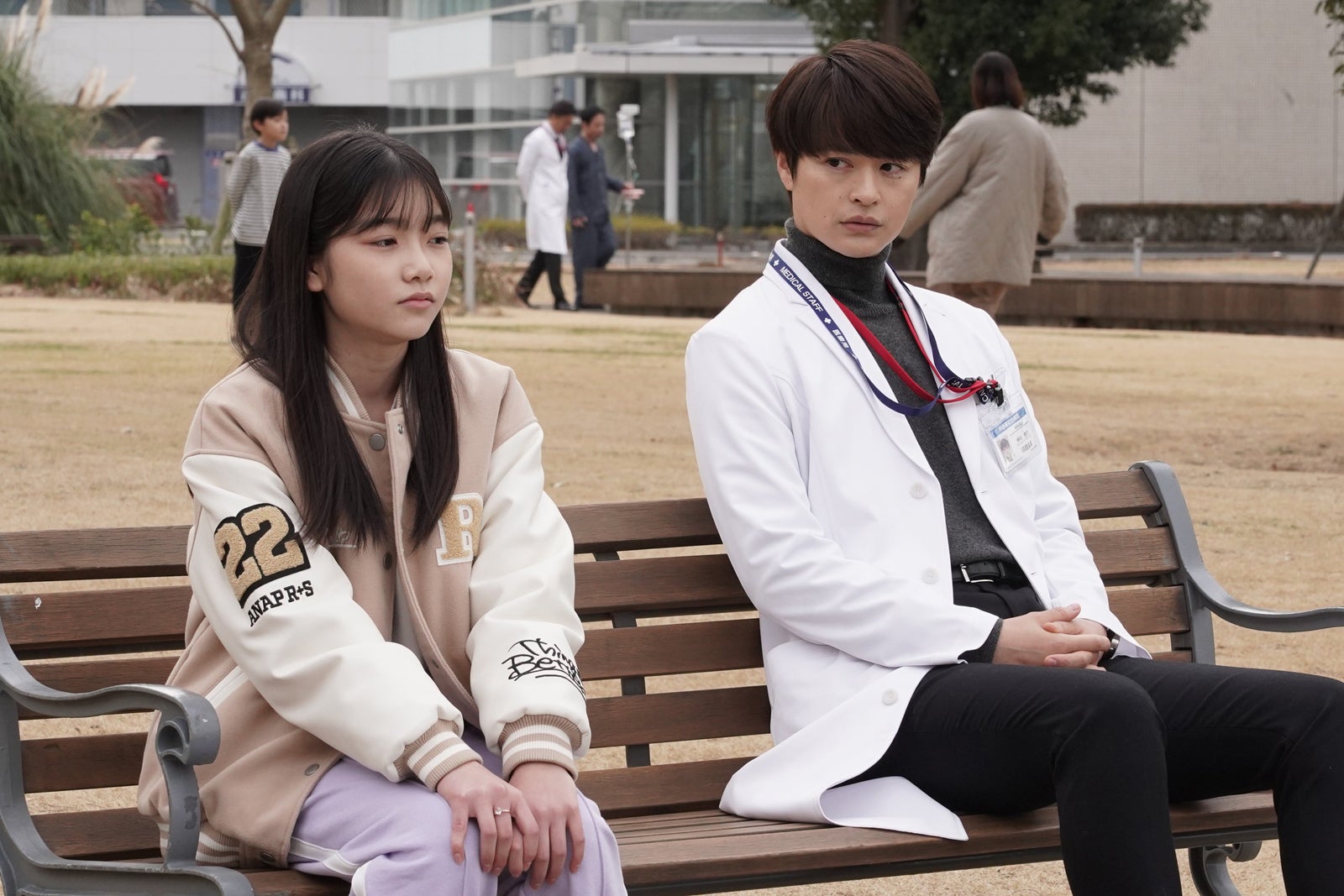 梨里花、瀬戸康史「院内警察」第8話より（C）フジテレビ／共同テレビ