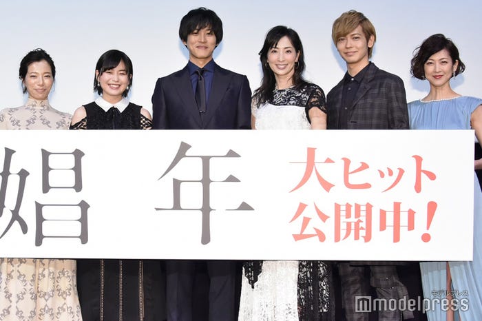 (左から)桜井ユキ、冨手麻妙、松坂桃李、真飛聖、猪塚健太、馬渕英里何 (C)モデルプレス