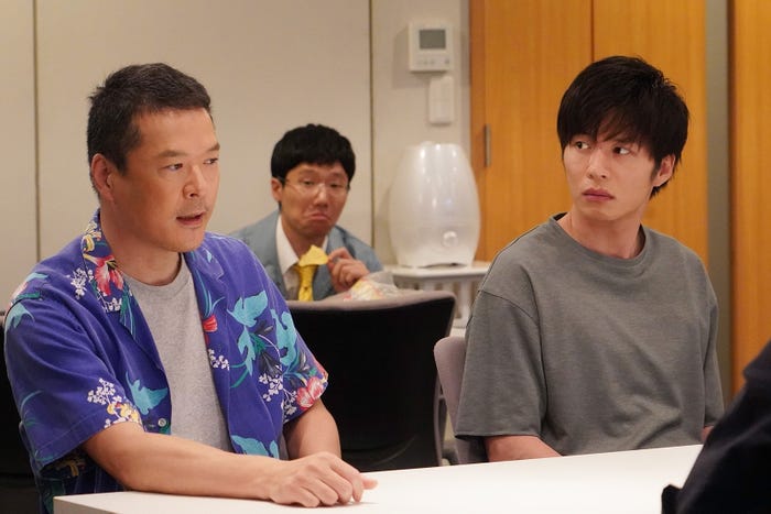 田中哲司、田中圭/「あなたの番です」第13話より(C)日本テレビ