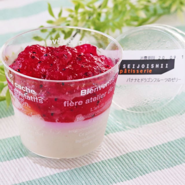 成城石井のバナナとドラゴンフルーツのゼリーフタを開けてみた