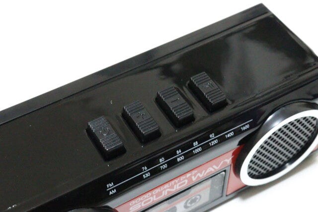 ダイソーの本物みたいなラジカセ風Bluetoothスピーカー