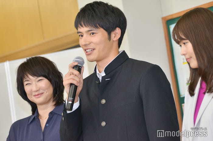 初の公の場に緊張気味の岡田健史 (C)モデルプレス