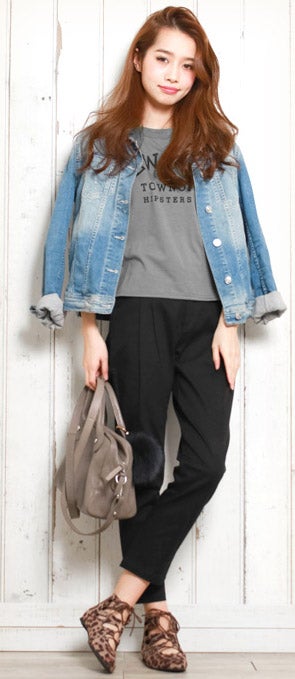 レースアップフラットシューズパンプス「salus」3,990円（税込）／画像提供：salus