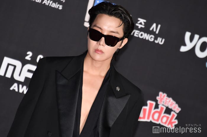 J-HOPE(C)モデルプレス