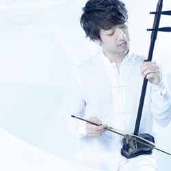 オープニング・セレモニーには二胡 演奏家の高山賢人が登場/画像提供:ビーイング