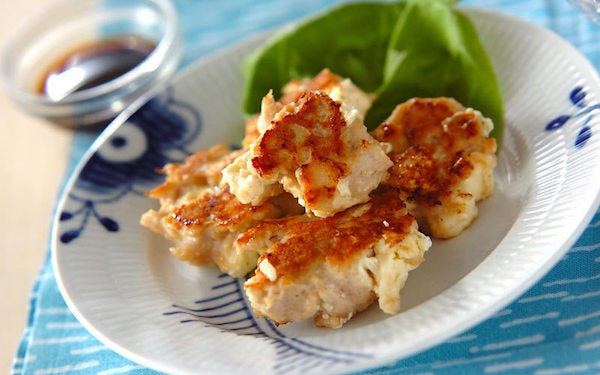 リピートしたくなる美味しさ、人気のチーズ入りひとくちつくね