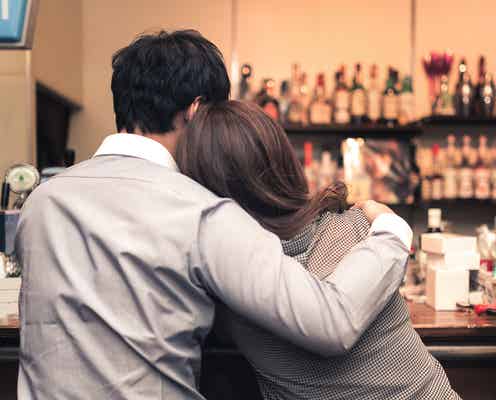 男性が本命の女性とサシ飲みデートをする時に見せる態度5つ