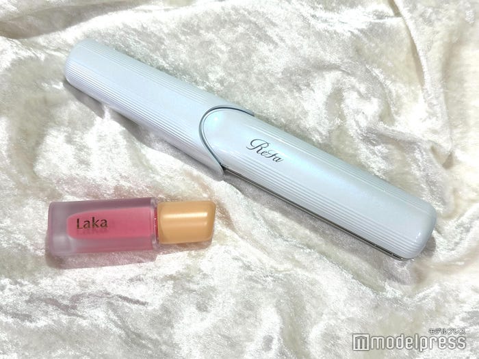 (左から)Laka/フルーティーグラムティント、ReFa/フィンガーアイロン ST(C)モデルプレス