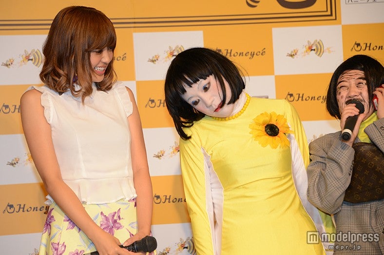 （左より）菊地亜美、日本エレキテル連合