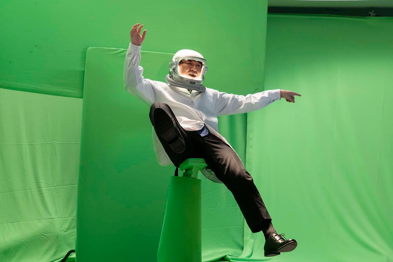 畠中悠／「実験するぞ！AGC／宣言篇」「実験するぞ！AGC／AFLAS篇」より（提供写真）