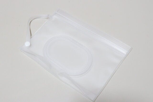 セリアの蓋付ウェットシートケース