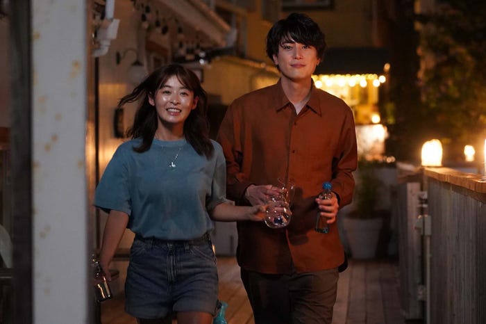 森七菜、間宮祥太朗「真夏のシンデレラ」第6話より(C)フジテレビ