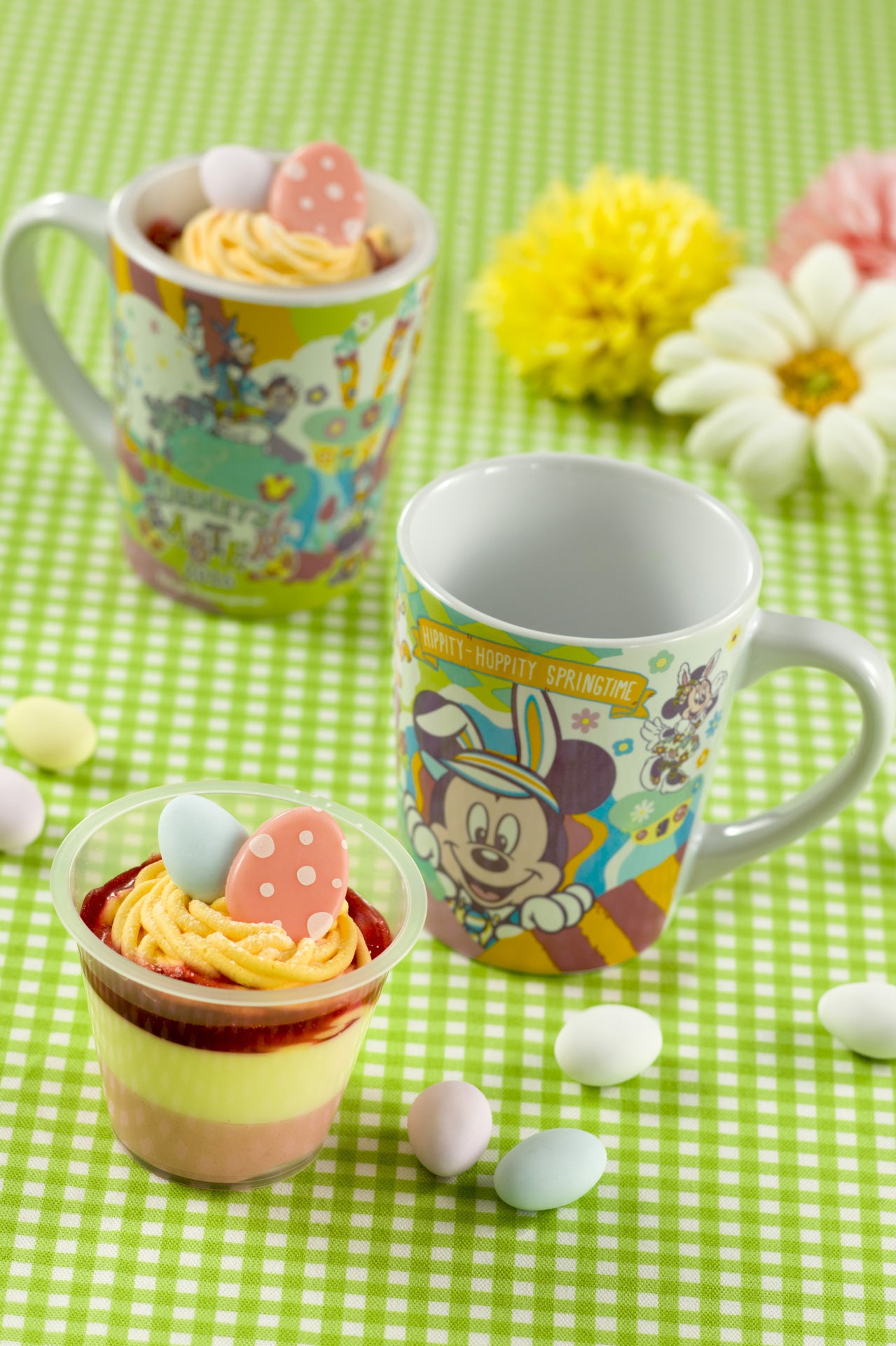 バニラ＆ラズベリームース、スーベニアカップ付き750円（C）Disney