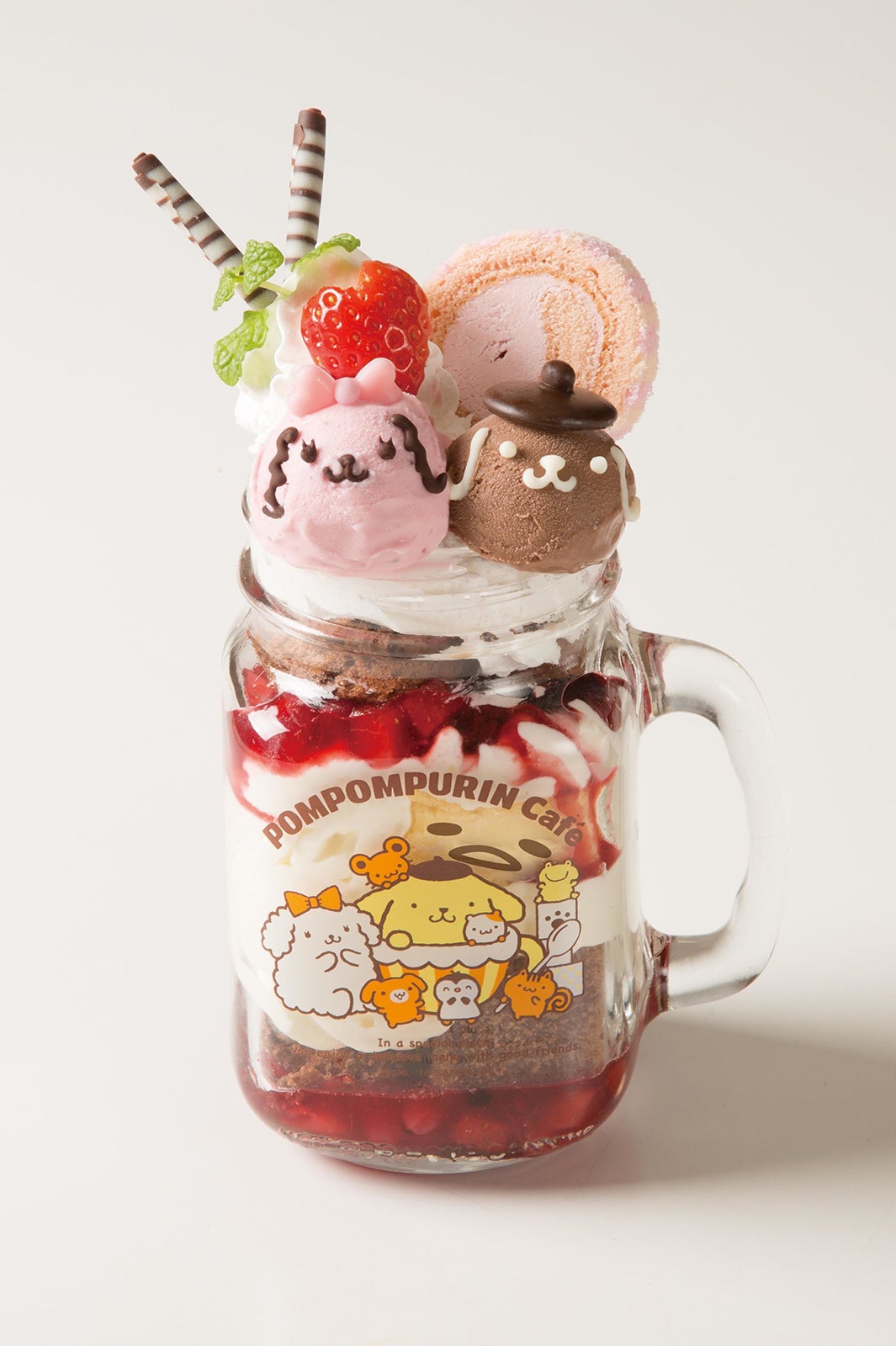 ベリーとチーズクリームのなかよしトライフル　1,190円（C）1996, 2013, 2019 SANRIO CO., LTD. APPROVAL NO.Ｓ593875