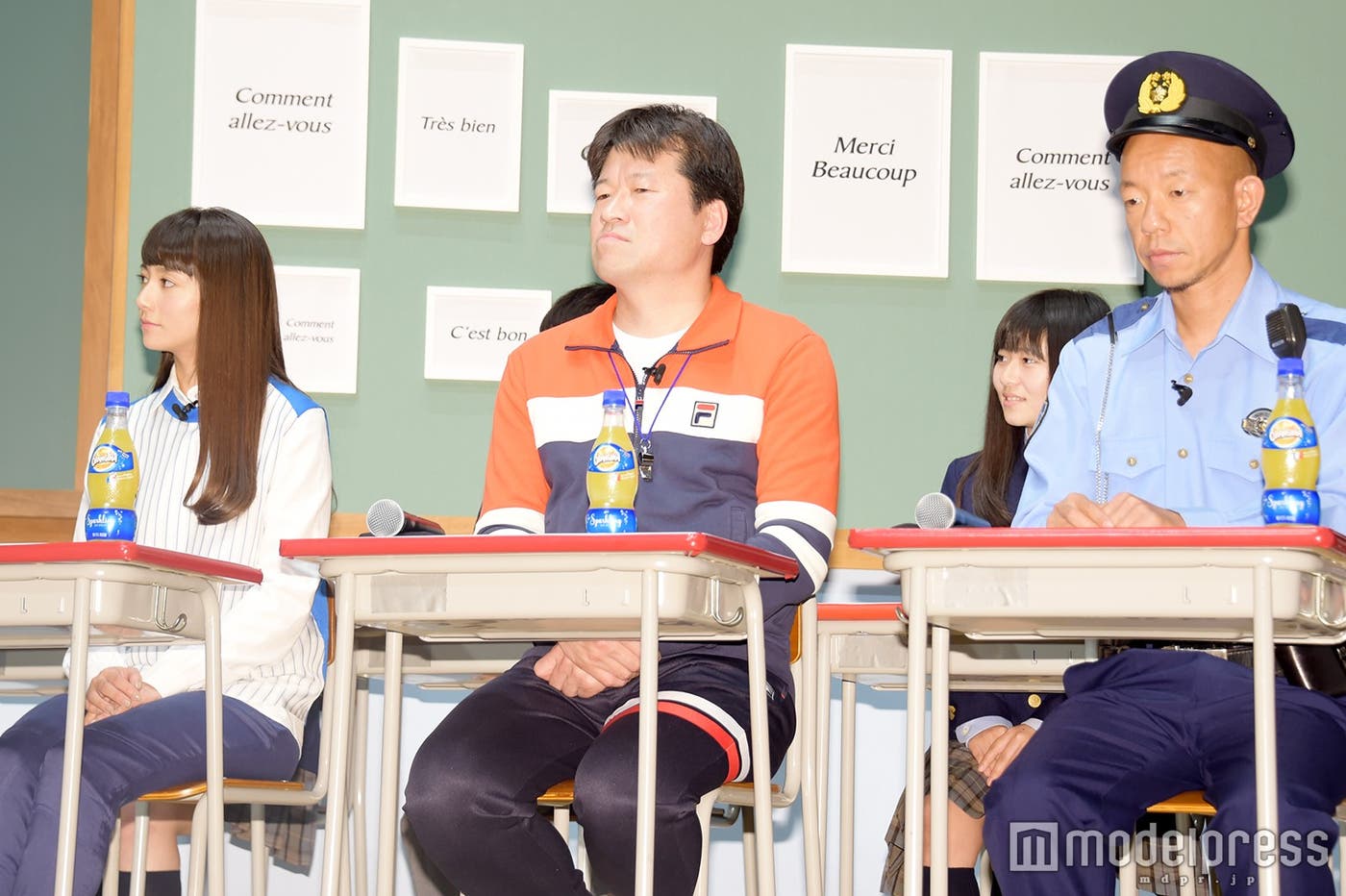 (左から)木村文乃、佐藤二朗、小峠英二ト(C)モデルプレス