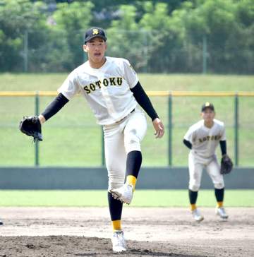 崇徳8強！22日に広陵と激突 エース徳丸が完璧リリーフ！2回2／3を5K 昨夏決勝リベンジへ「全員で甲子園に戻りたい」