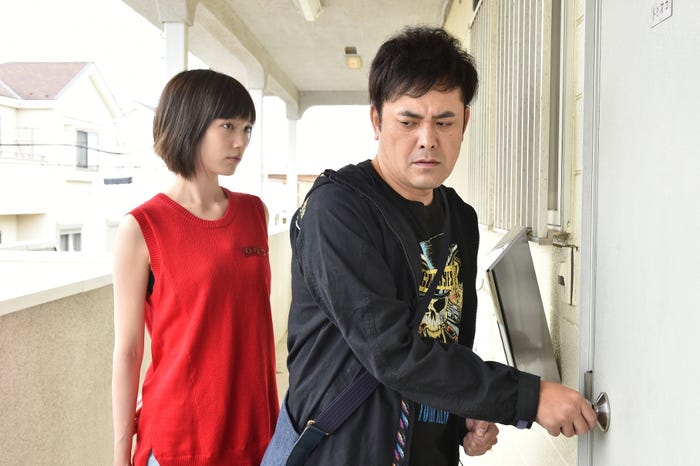 本田翼、有田哲平(C)TBS