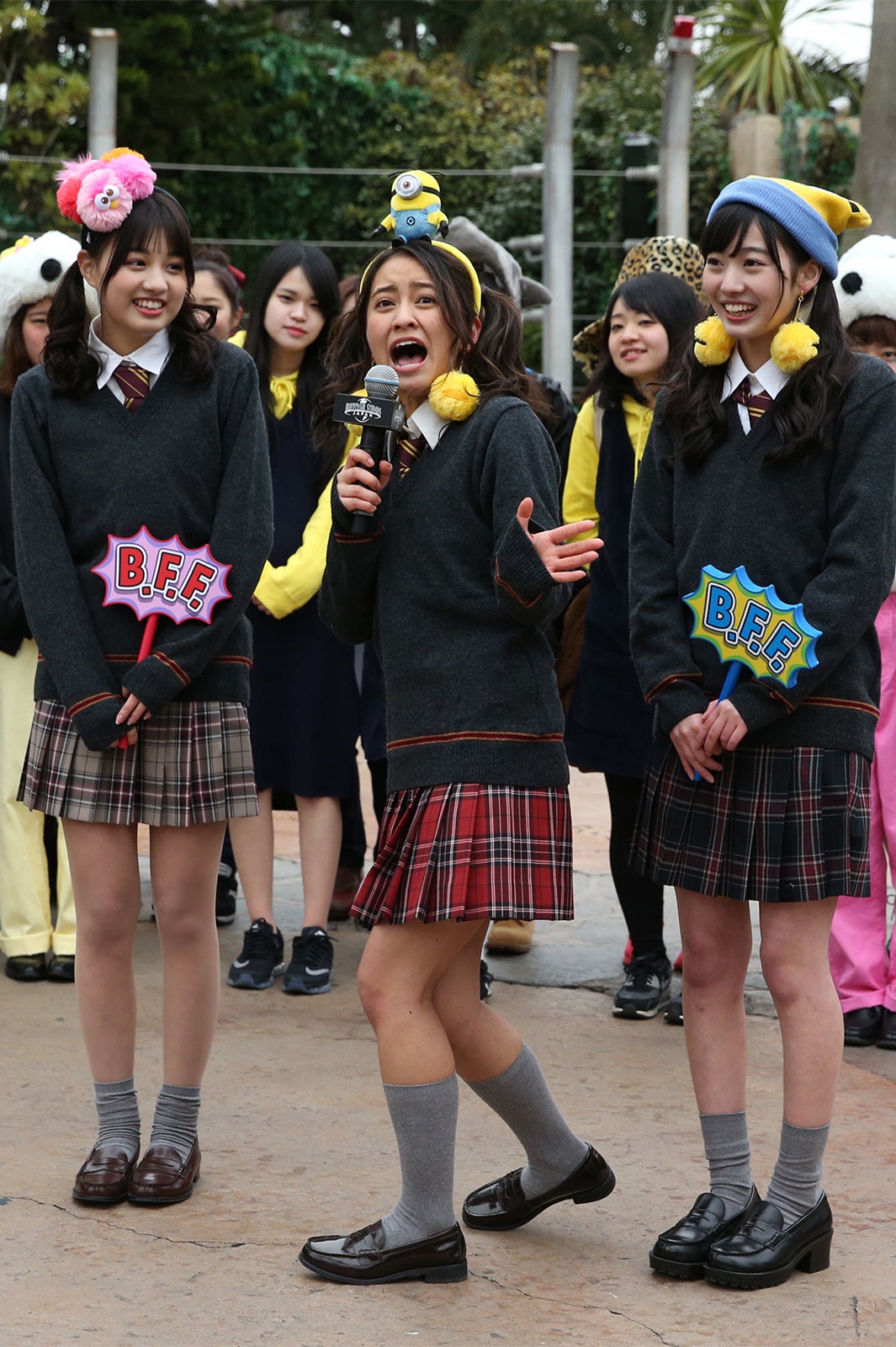 （写真左から）鶴嶋乃愛、岡田結実、日達舞／画像提供：ユニバーサル・スタジオ・ジャパン