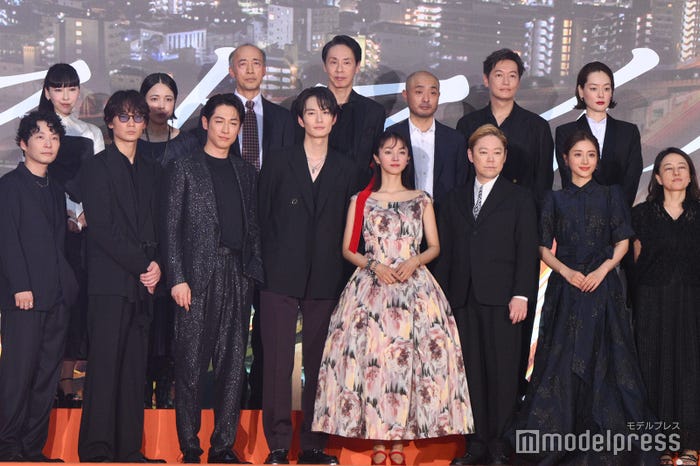 (前列左から)星野源、綾野剛、ディーン・フジオカ、岡田将生、満島ひかり、阿部サダヲ、石原さとみ、塚原あゆ子監督(後列左から)麻生久美子、安藤玉恵、酒向芳、大倉孝二、宇野祥平、井浦新、市川実日子(C)モデルプレス