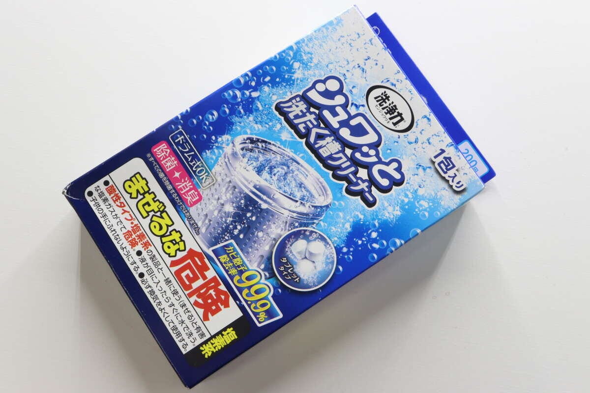 斜めから見た「シュワッと洗たく槽クリーナー」の箱