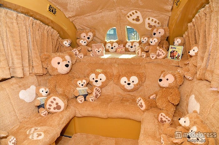 「ダッフィーバス」(C)Disney