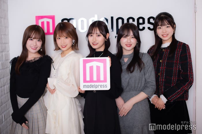 (左から)大竹萌恵さん、杉本陽菜さん、石井楓恋さん、小森綺良々さん、加納美月さん(C)モデルプレス