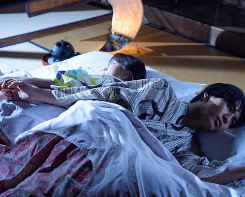 <18歳、新妻、不倫します。 第5話>煌&明花、旅先で初の“一夜”…熱いキス交わす
