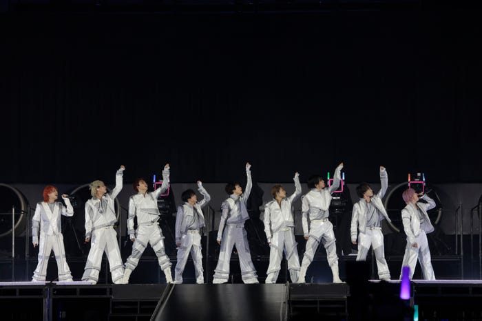 超特急(撮影:米山三郎、笹森健一)