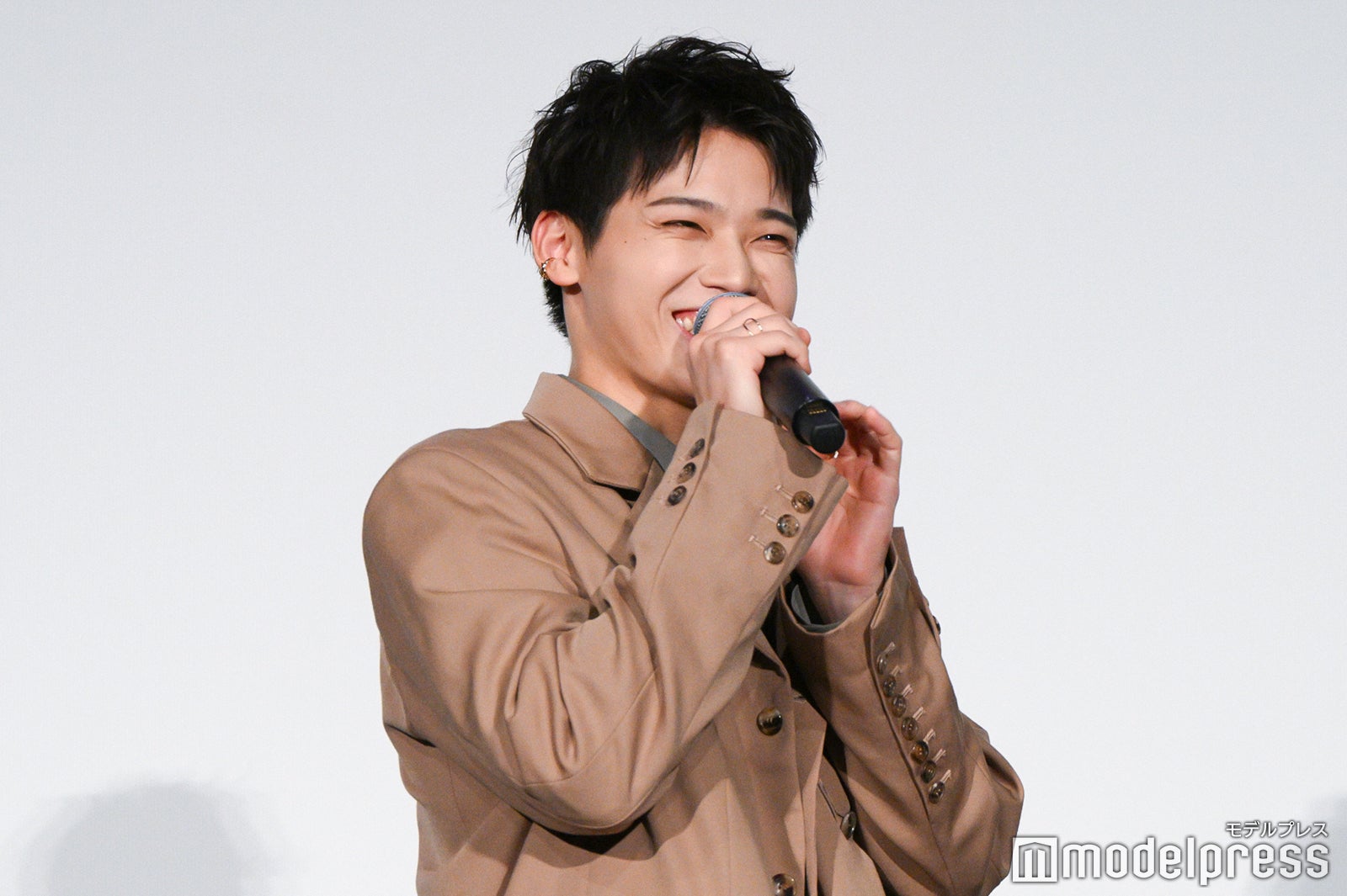 照れる木村柾哉（C）モデルプレス