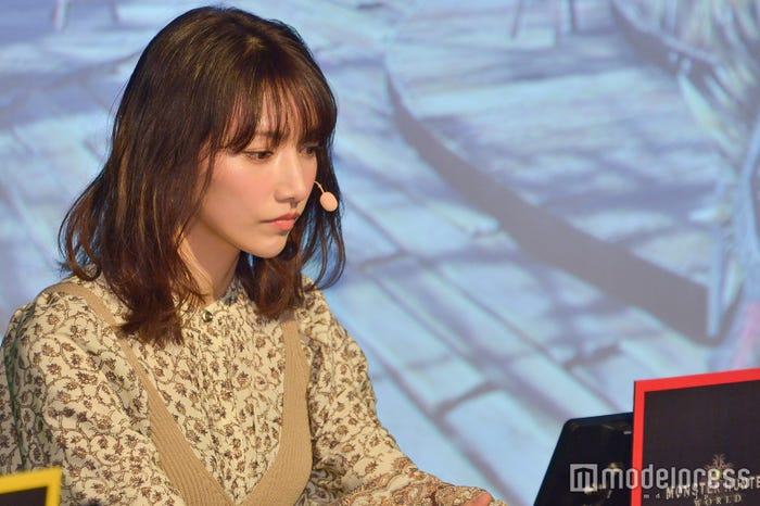 プレイ中の後藤真希1 (C)モデルプレス