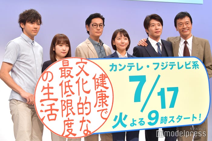 (左から)山田裕貴、川栄李奈、井浦新、吉岡里帆、田中圭、遠藤憲一(C)モデルプレス
