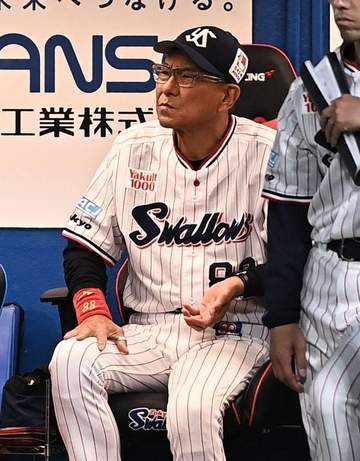 ヤクルト 2カードぶり負け越し 左腕対策で右打者並べるも五回まで無安打 先発のベテラン小川は5回9安打5失点