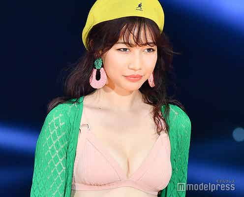 山本ソニア、美バスト大胆披露 水着でランウェイ<TGC富山2018>