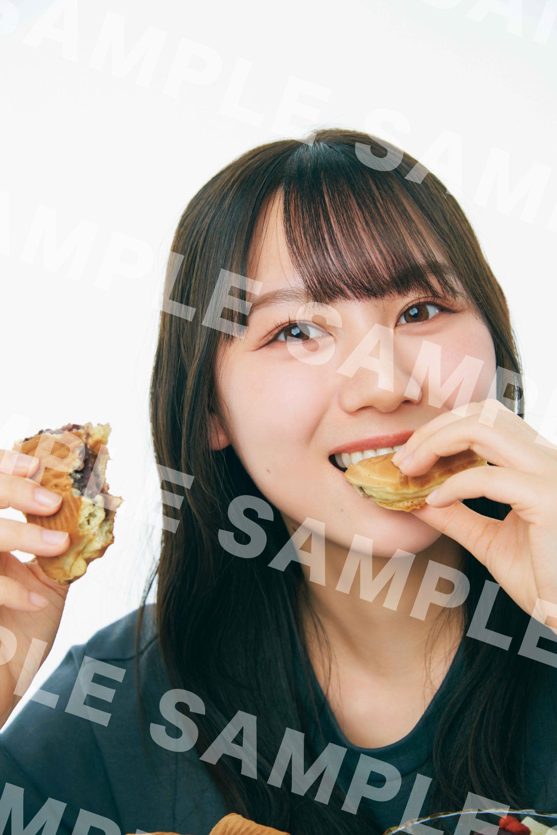 三省堂書店特典 両面フォトカード／平岡海月／Photo：Yasutomo Sampei（C）KOBUNSHA