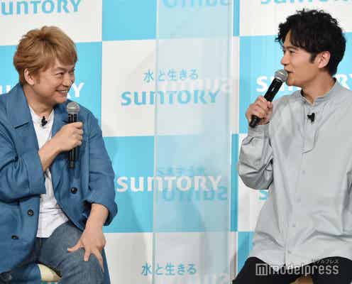 香取慎吾・稲垣吾郎、至近距離撮影に照れ合う「演技じゃないと無理」「30年一緒にいるけど…」