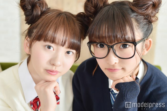 まこみな/(左から)まこ、みなみ/(C)モデルプレス