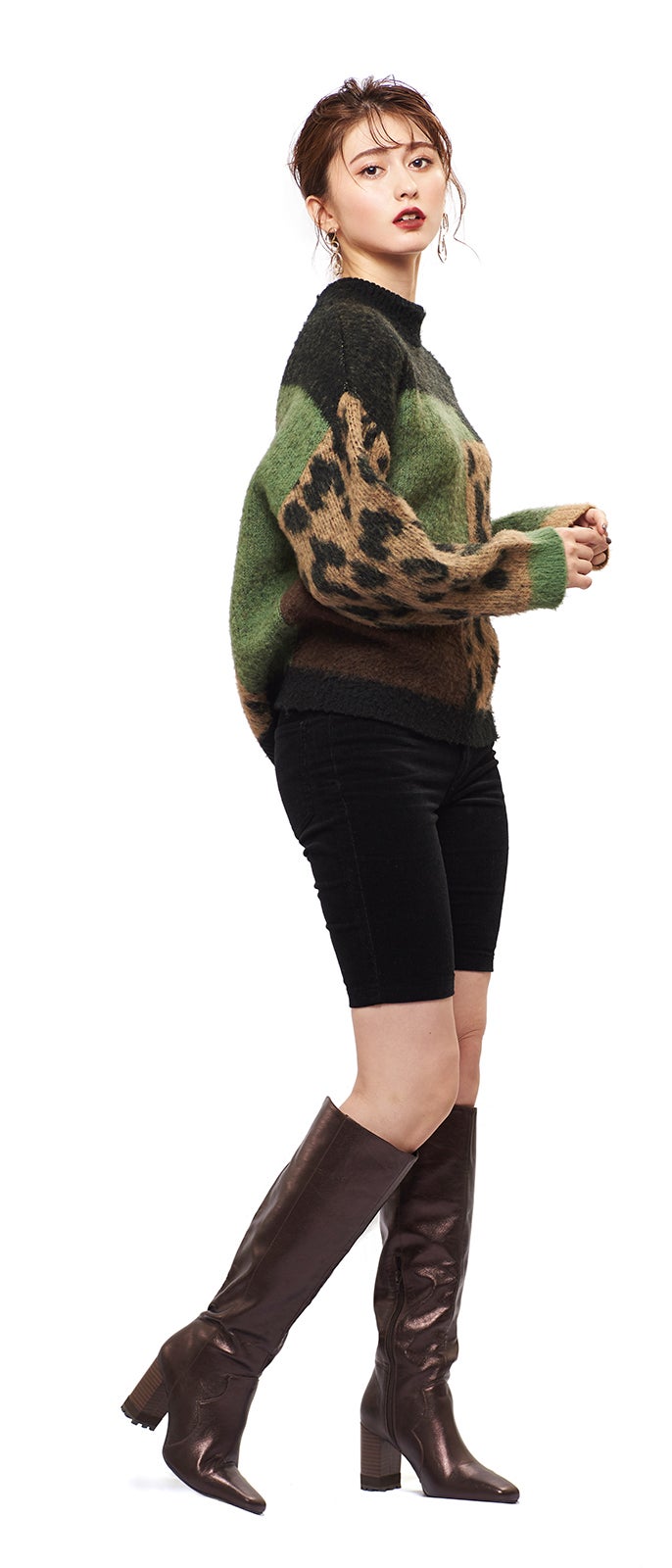 マルチレオパード／衣装協力：MURUA