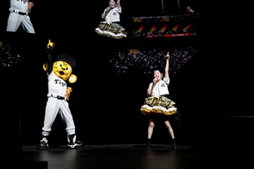 NMB48川上千尋 異色の卒コン トラッキーと始球式＆作詞ソロ曲をサプライズ披露 最後は六甲おろしで別れ「NMB48は人生です」