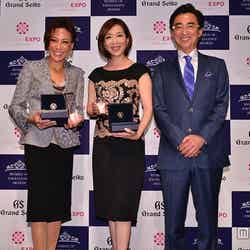 「Women of Excellence Awards」授賞式に出席した（左から）吉田晴乃氏、真矢ミキ、服部真二氏【モデルプレス】
