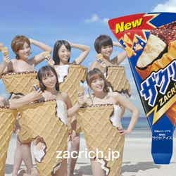 上段左から:次原かな、野田彩加、加藤沙耶香、菜乃花、下段左から杉原杏璃、吉木りさ、ローラ・チャン(新CM「ザクリッチガールズ」篇)