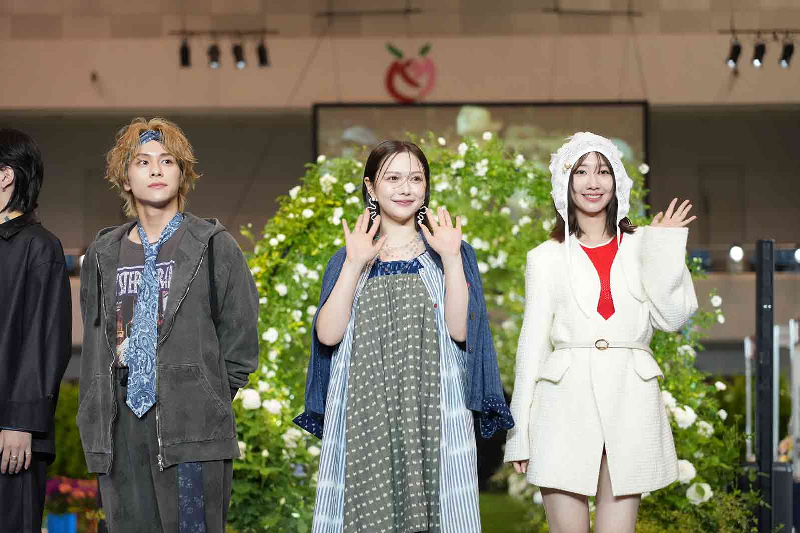 柏木由紀・村重杏奈・WILD BLUEら福山市集結 バラに囲まれランウェイ披露【Fukuyama Rose Runway produced by TGC】