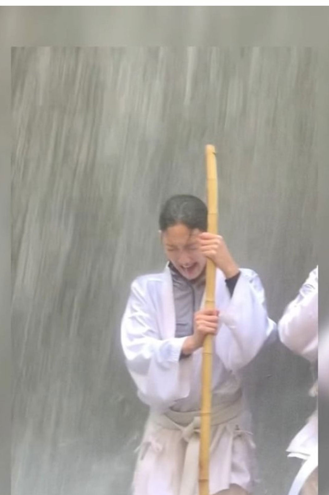 菜々緒、滝行挑戦に反響「迫力がすごい」「かっこよすぎる」