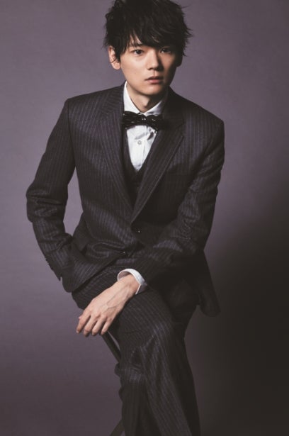 古川雄輝、“大人の男”の魅力放出　スイートな笑顔からセクシーな一面まで