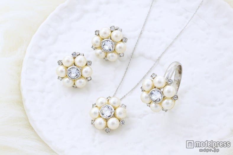 キラッと輝くビジューでコーデのワンポイントに