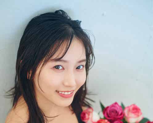 志田音々、美谷間チラリ セクシーな黒衣装で魅了