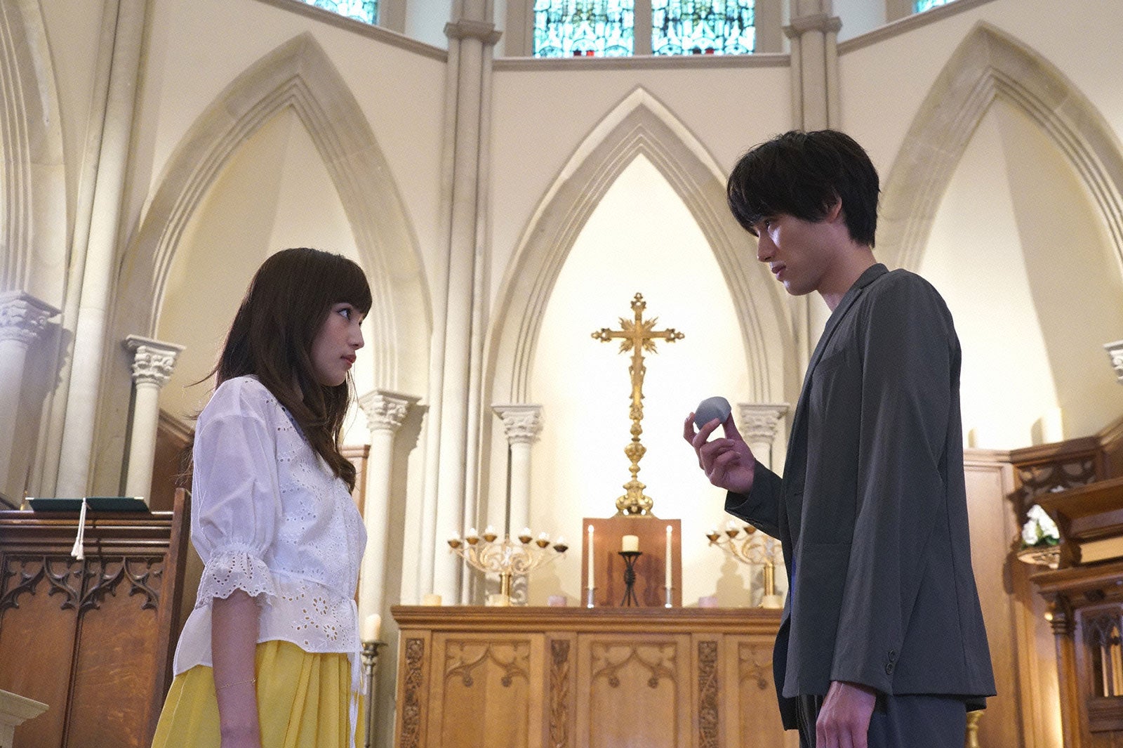 川口春奈、福士蒼汰／「愛してたって、秘密はある。」第5話より（画像提供：日本テレビ）