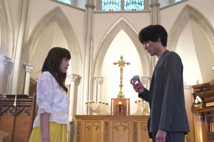 川口春奈、福士蒼汰/「愛してたって、秘密はある。」第5話より(画像提供:日本テレビ)