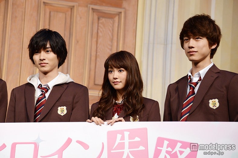 （左から）山崎賢人、桐谷美玲、坂口健太郎